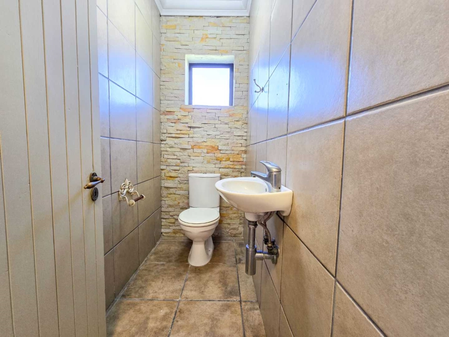 4 Bedroom Property for Sale in Stilbaai Wes Western Cape